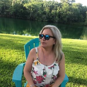 Meet your Posher, Consuelo